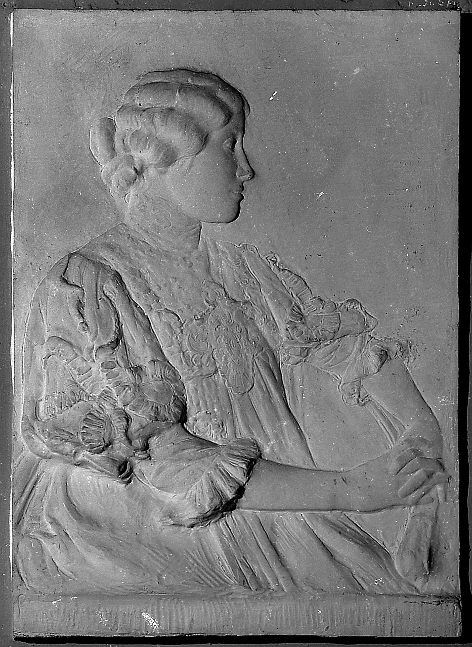 ritratto di Silvia Bondi Levi (rilievo) di Trentacoste Domenico (sec. XX)