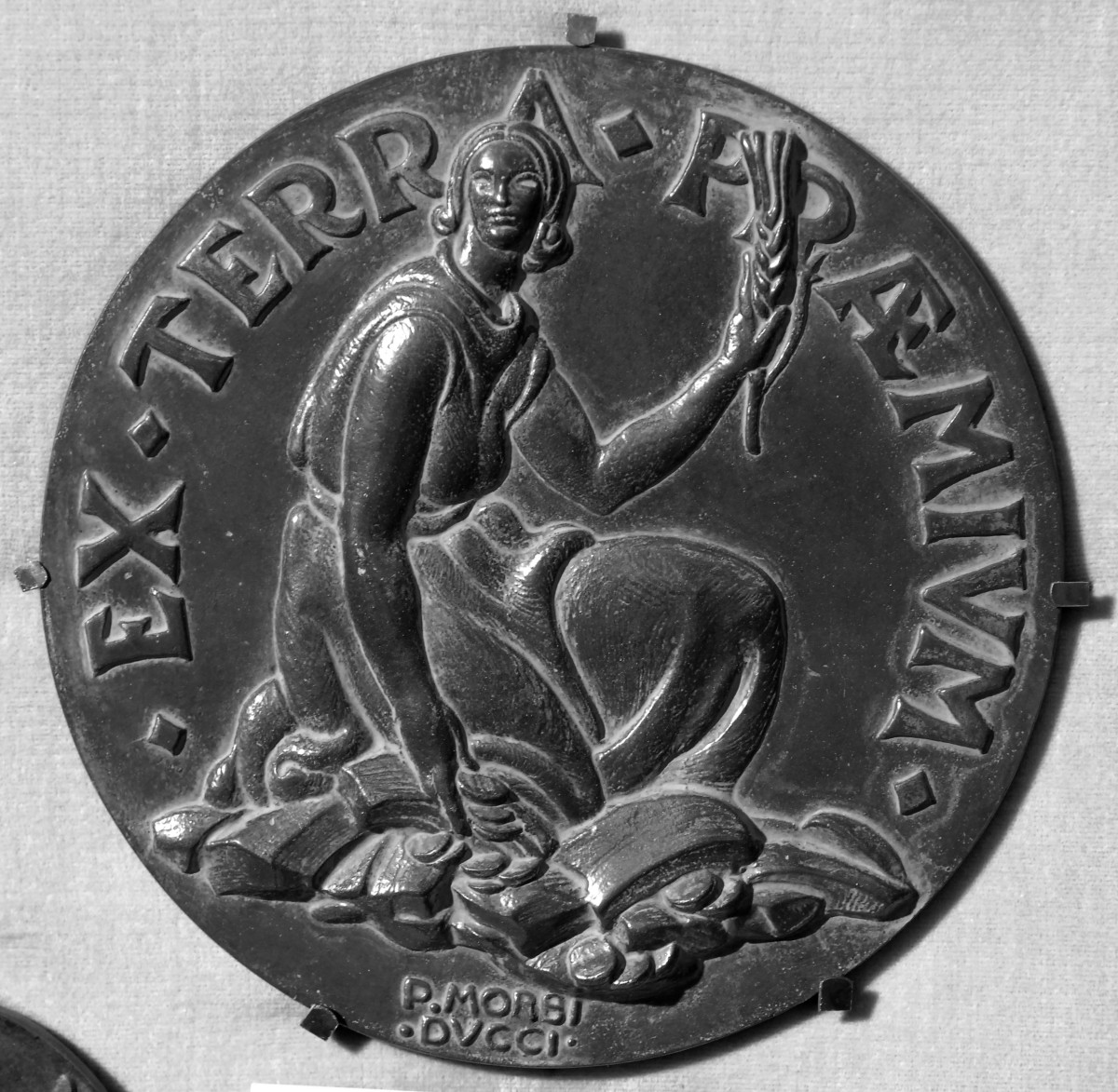 Fecondità, allegoria della Fecondità (medaglia) di Morbiducci Publio (sec. XX)