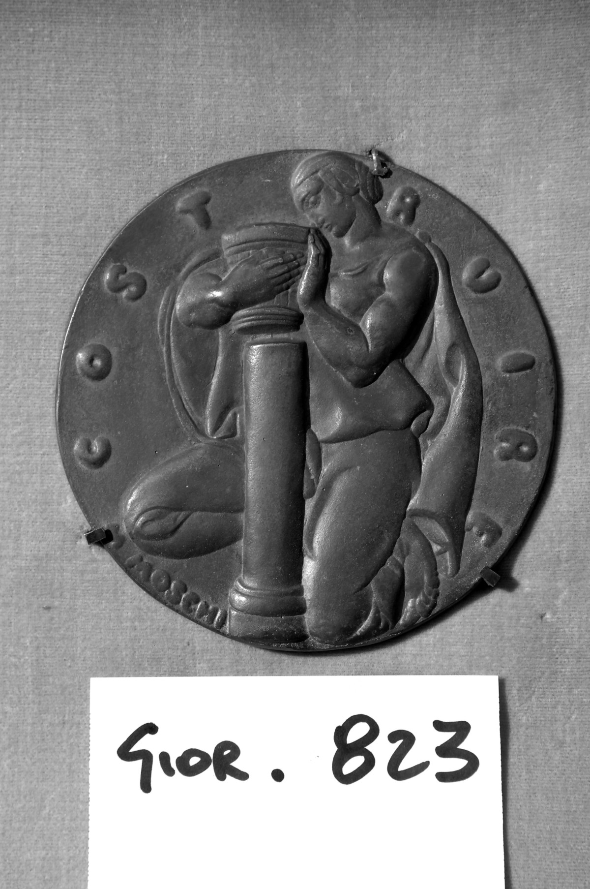 Costruire, figura allegorica (medaglia) di Moschi Mario (sec. XX)