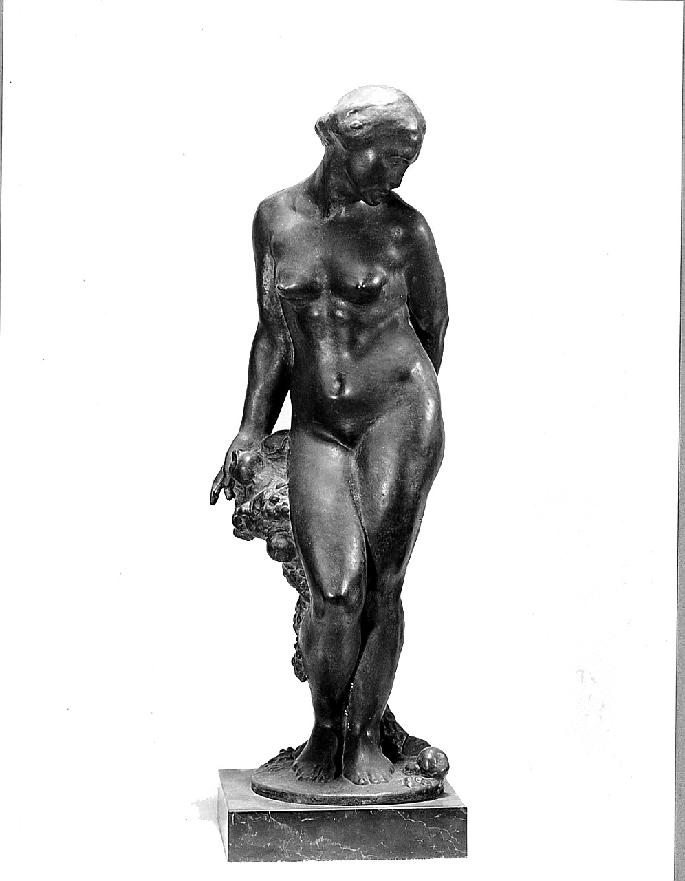 Pomona (statua) di Nicolini Giovanni (sec. XX)