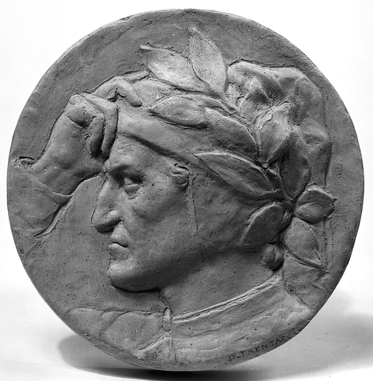 Medaglione per il Premio Pasquale Villari della Società Dante Alighieri ai Benemeriti dell'Italianità all'estero, bozzetto, ritratto di Dante Alighieri (calco di medaglia) di Trentacoste Domenico (sec. XX)