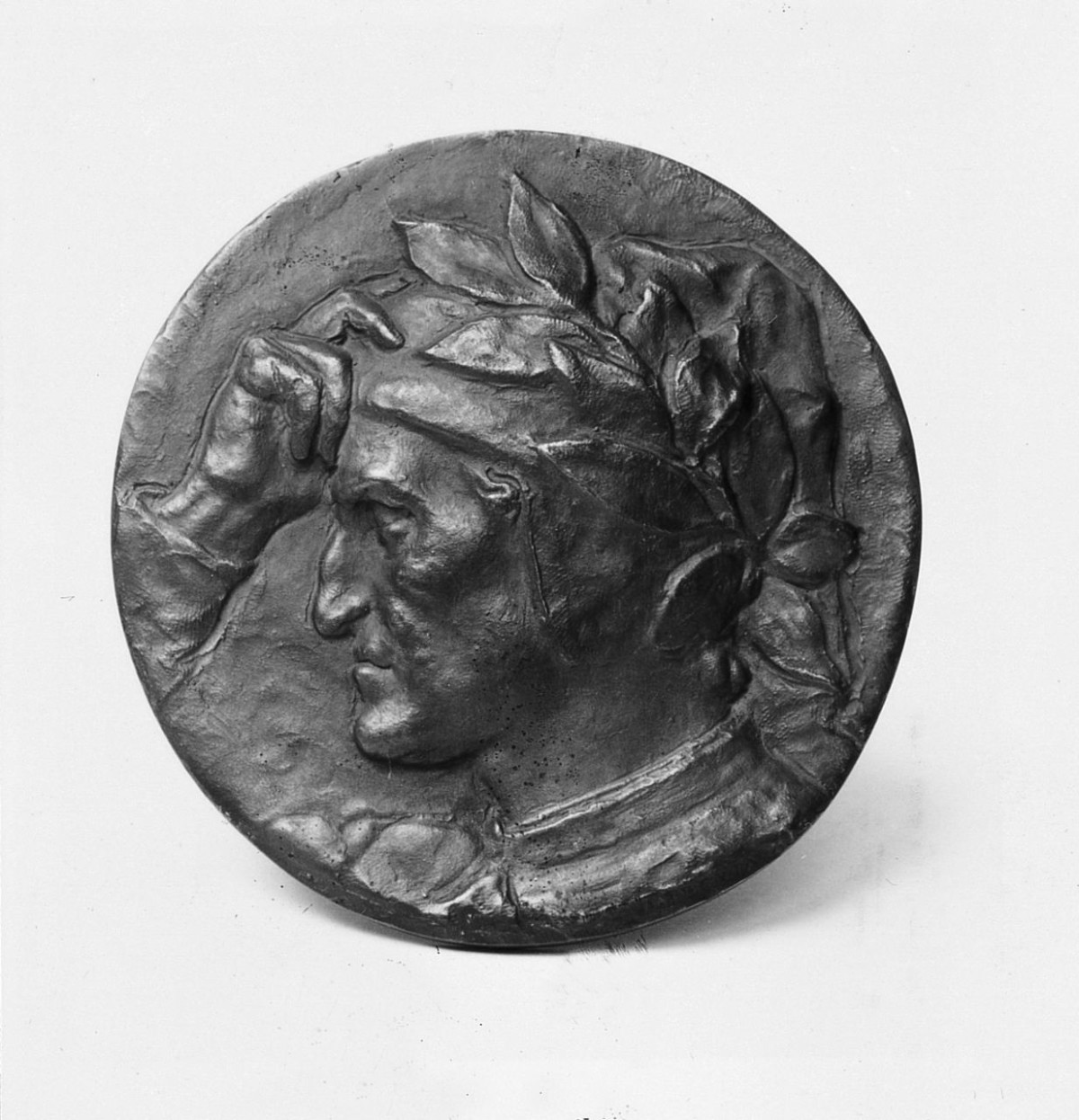 ritratto di Dante Alighieri (medaglione) di Trentacoste Domenico (sec. XX)