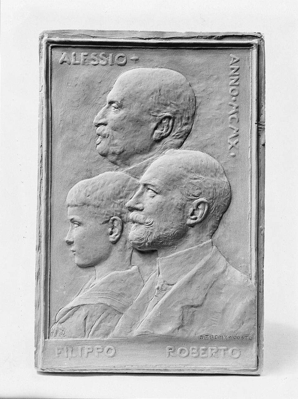 ritratto di Alessio Filippo Roberto, figure maschili (calco di rilievo) di Trentacoste Domenico (sec. XX)