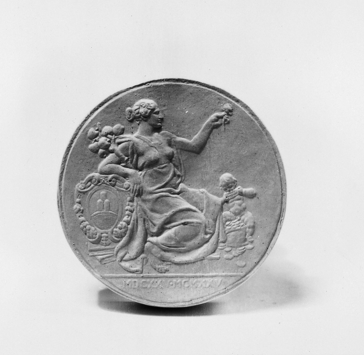 Medaglia per il terzo centenario della fondazione del Monte dei Paschi di Siena, figura allegorica femminile (calco di medaglione) di Trentacoste Domenico (sec. XX)