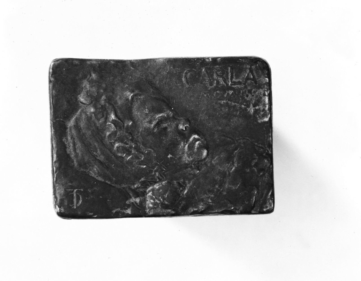 ritratto di Carla Origo (placchetta) di Trentacoste Domenico (sec. XX)