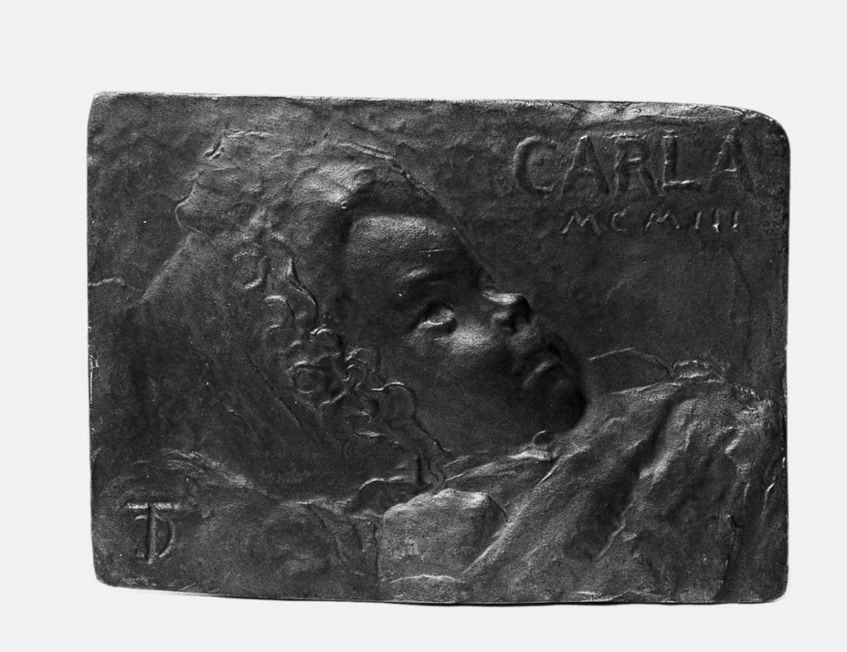 ritratto di Carla Origo (placchetta) di Trentacoste Domenico (sec. XX)