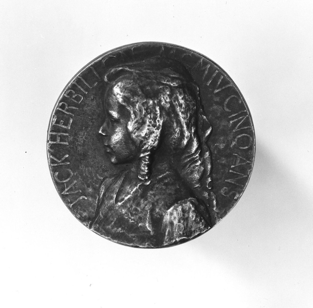 ritratto di Jack Herbillon (medaglione) di Trentacoste Domenico (sec. XX)