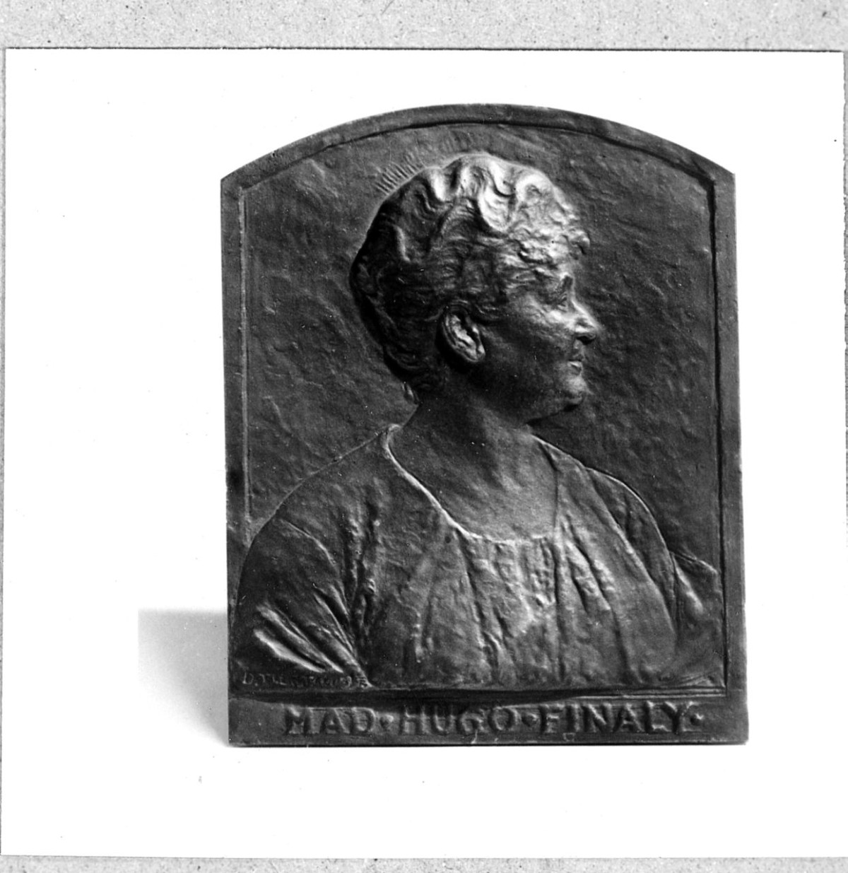 ritratto di Madame Hugo Finaly (placchetta) di Trentacoste Domenico (primo quarto sec. XX)