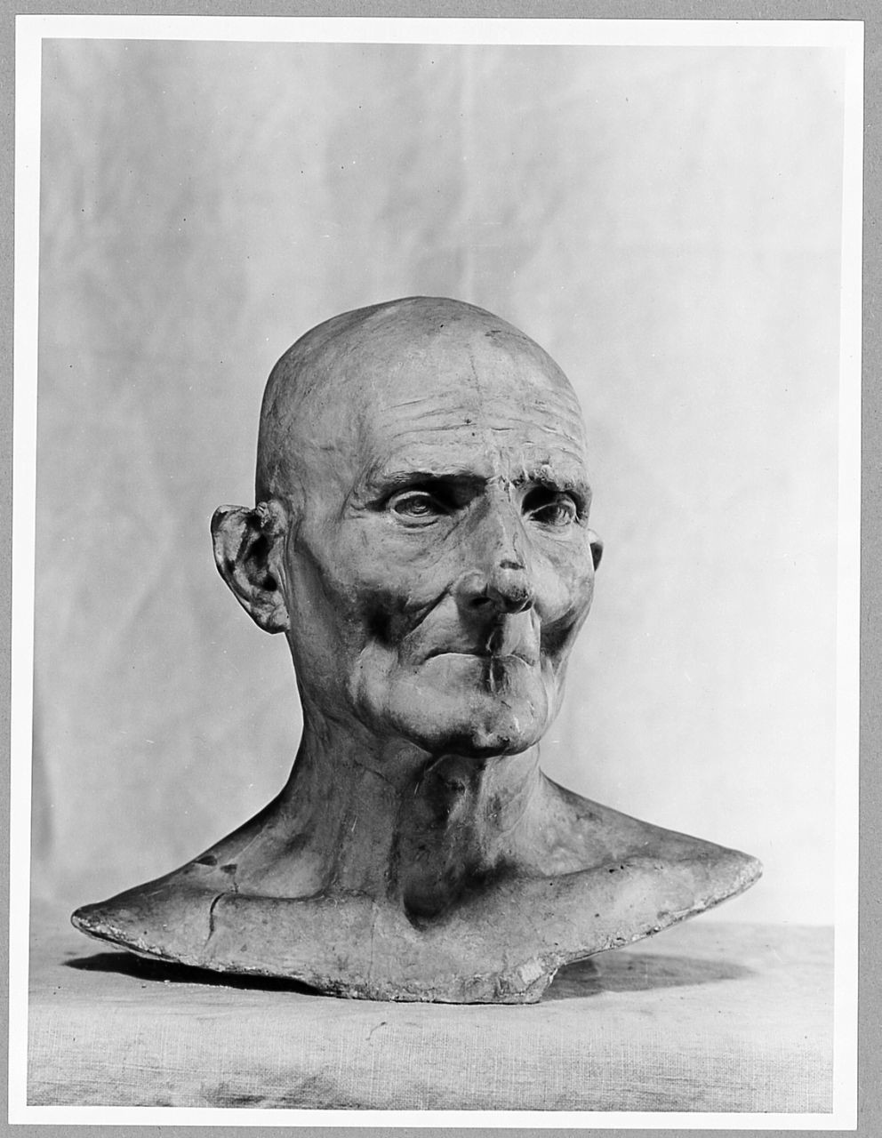 busto ritratto d'uomo (calco di scultura) di Trentacoste Domenico (sec. XX)