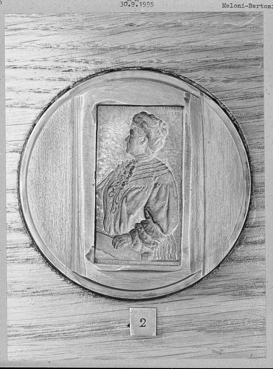 ritratto di Marguerite Herbillon (rilievo) di Trentacoste Domenico (sec. XX)