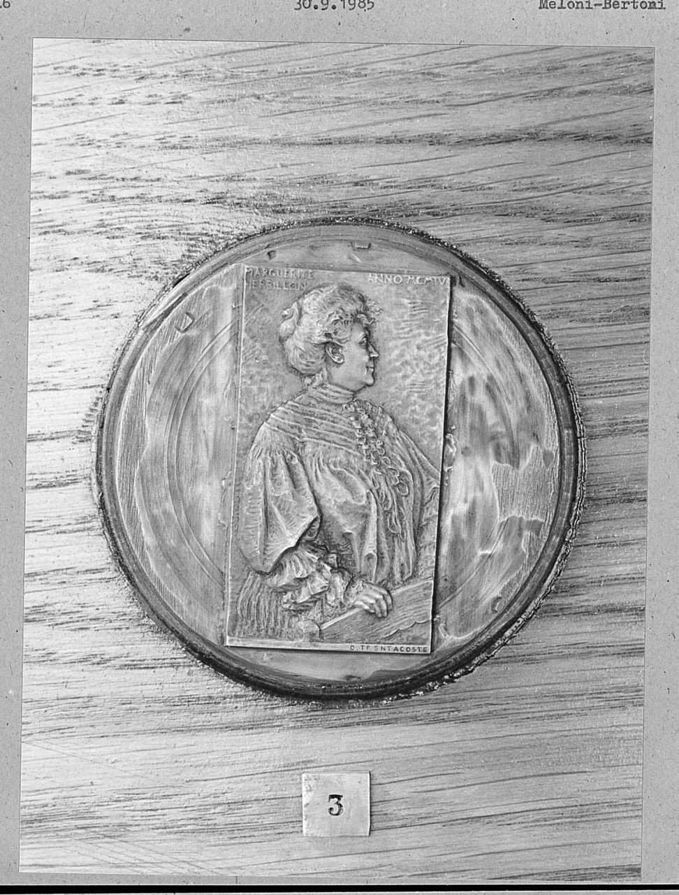 ritratto di Marguerite Herbillon (rilievo) di Trentacoste Domenico (sec. XX)