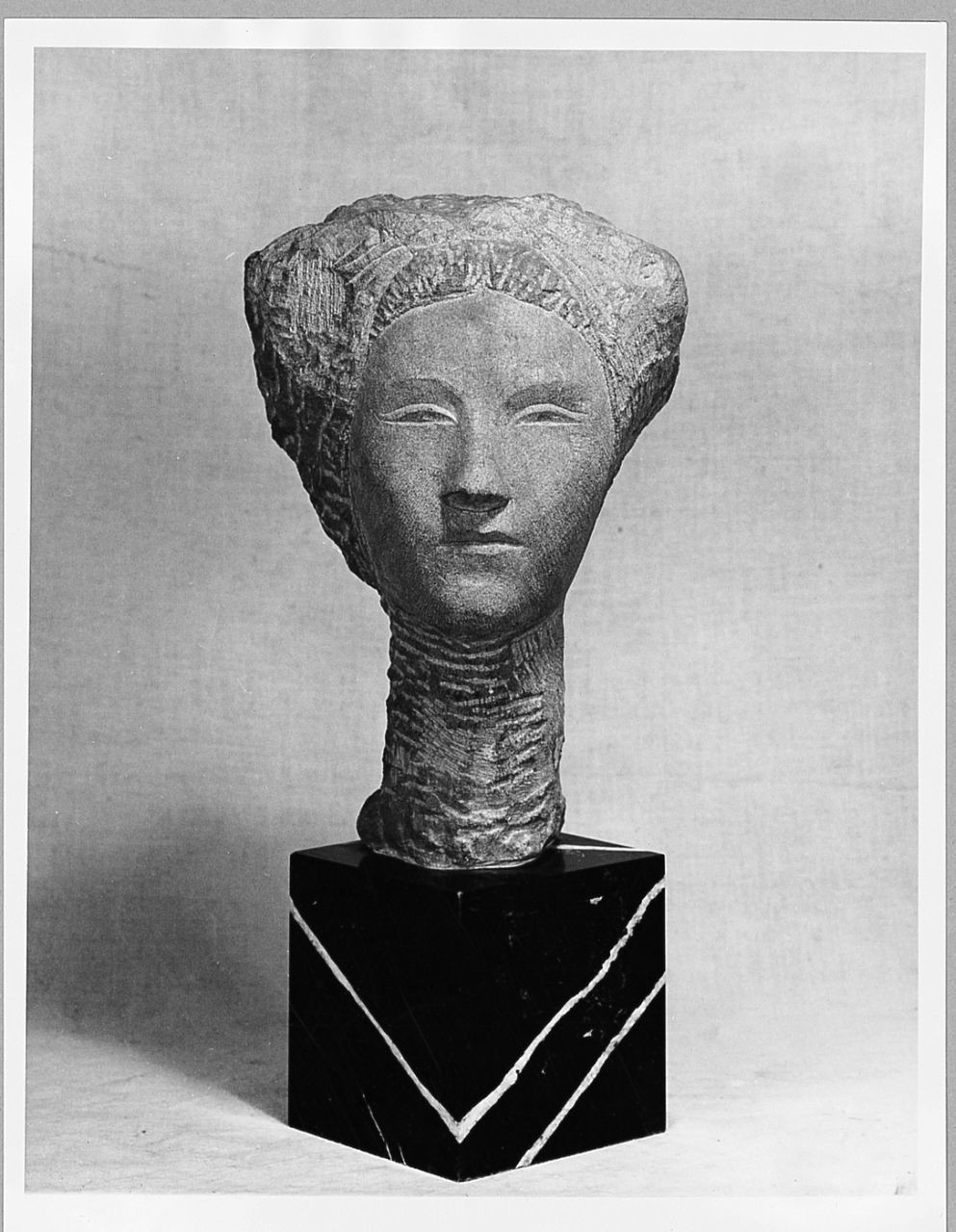 testa di donna (erma) di Vivarelli Jorio (sec. XX)