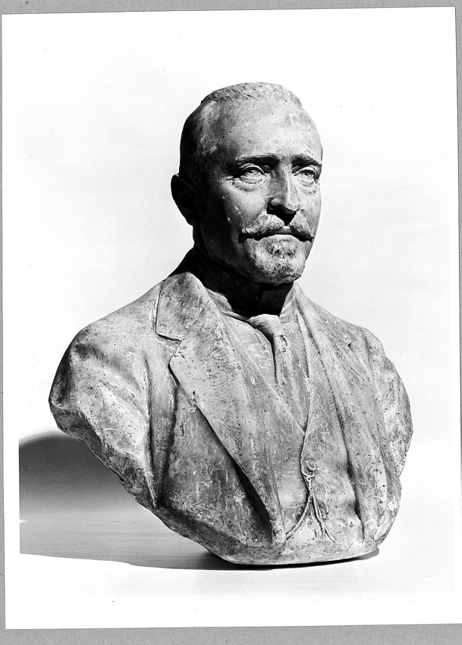 busto ritratto di Gustavo Gasperini (calco di busto) di Bortone Antonio Ippazio (sec. XX)