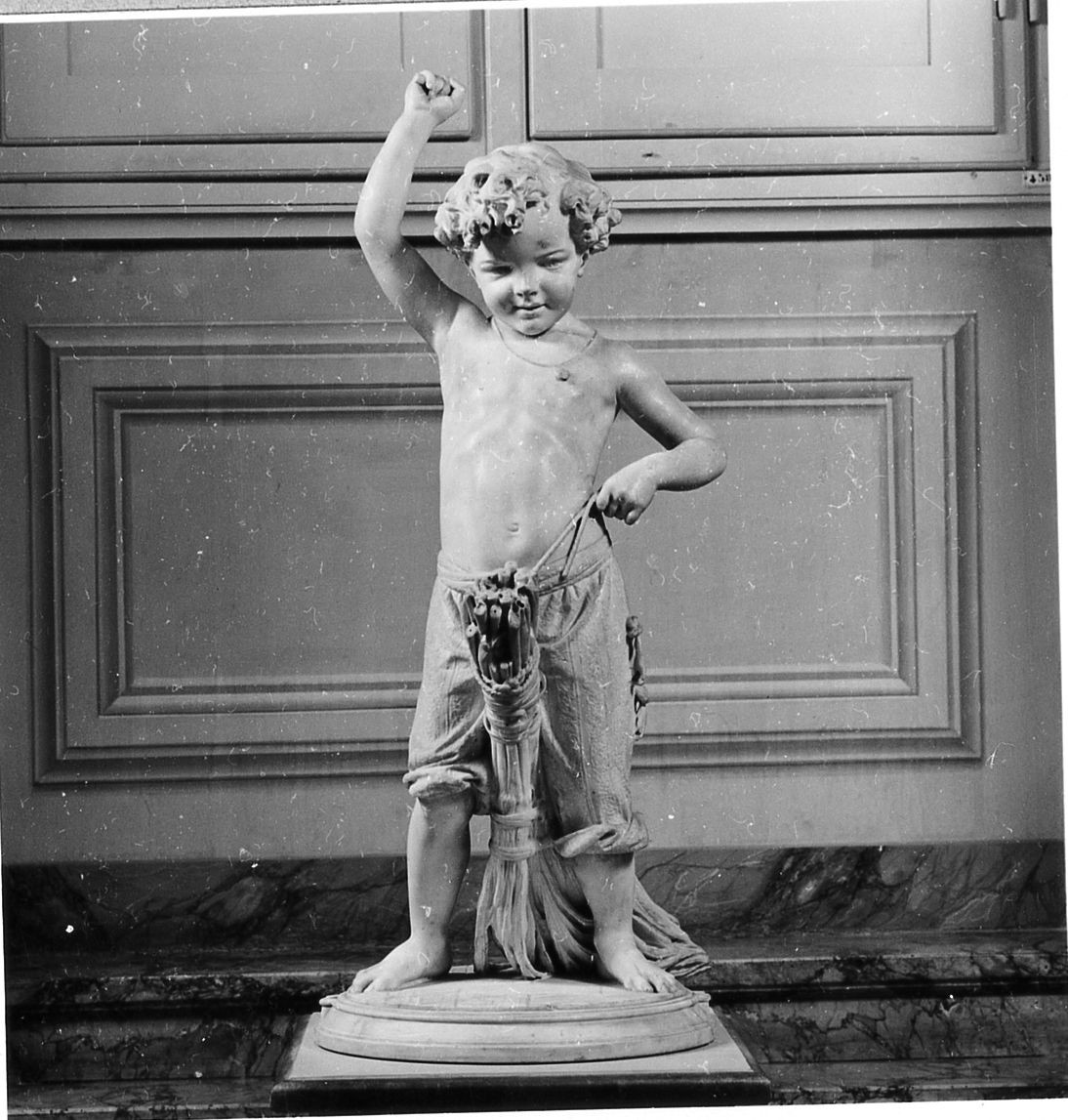 fanciullo a cavallo di una scopa, ritratto di bambino (scultura) di Barzaghi Francesco (sec. XIX)