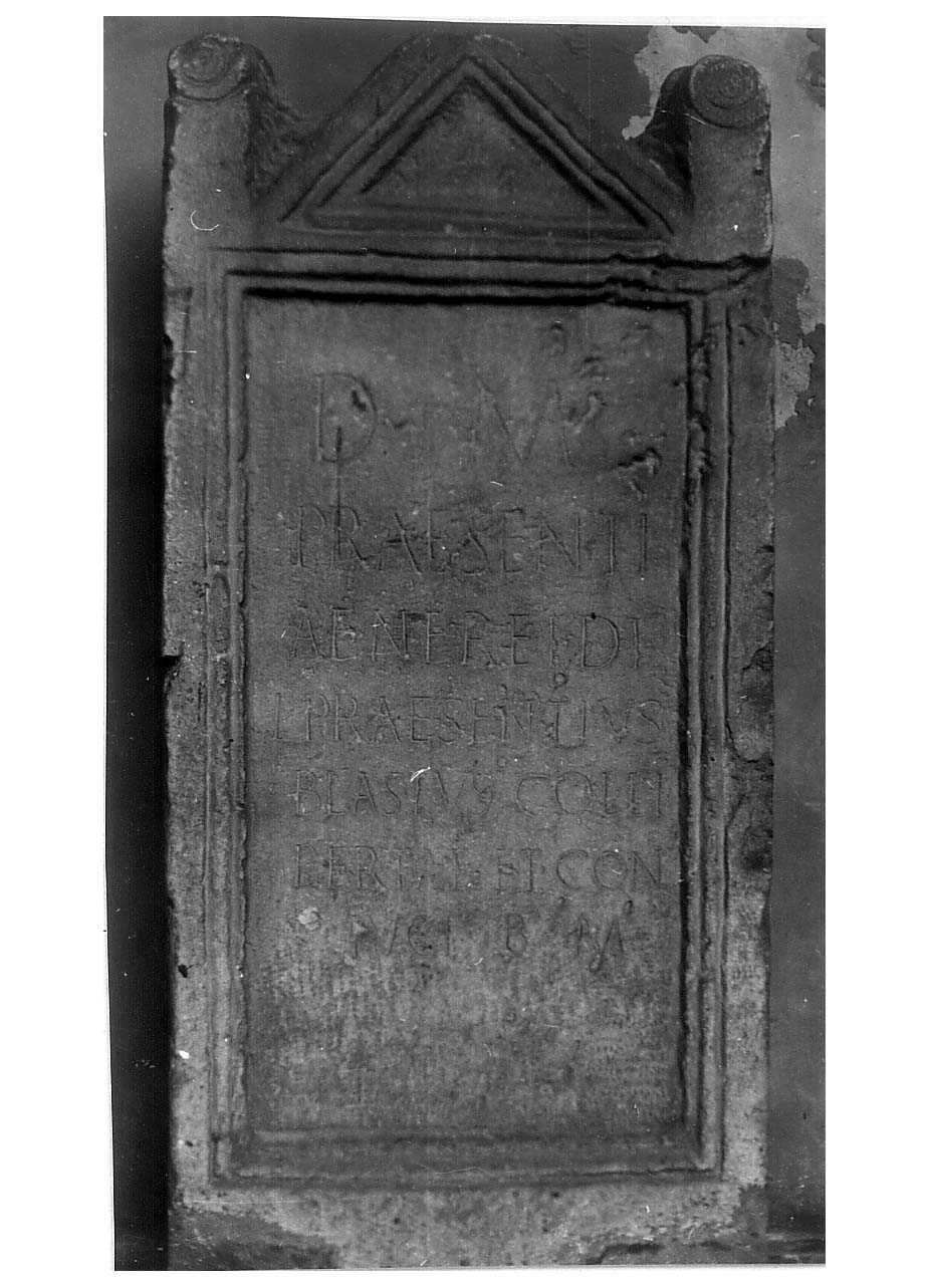 stele funeraria - età imperiale (sec. II d.C)