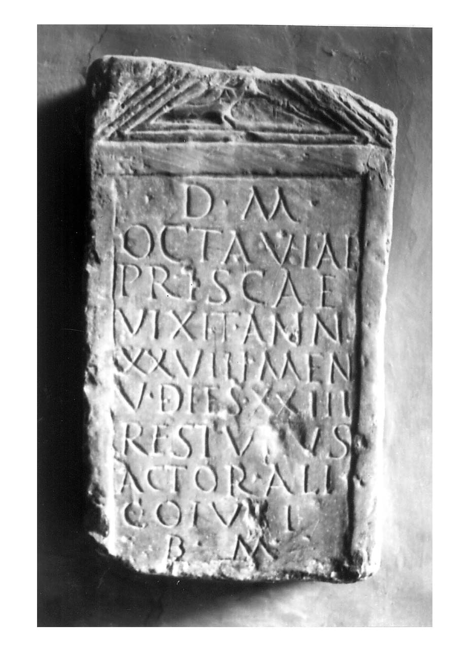 stele funeraria - età imperiale (sec. II d.C)