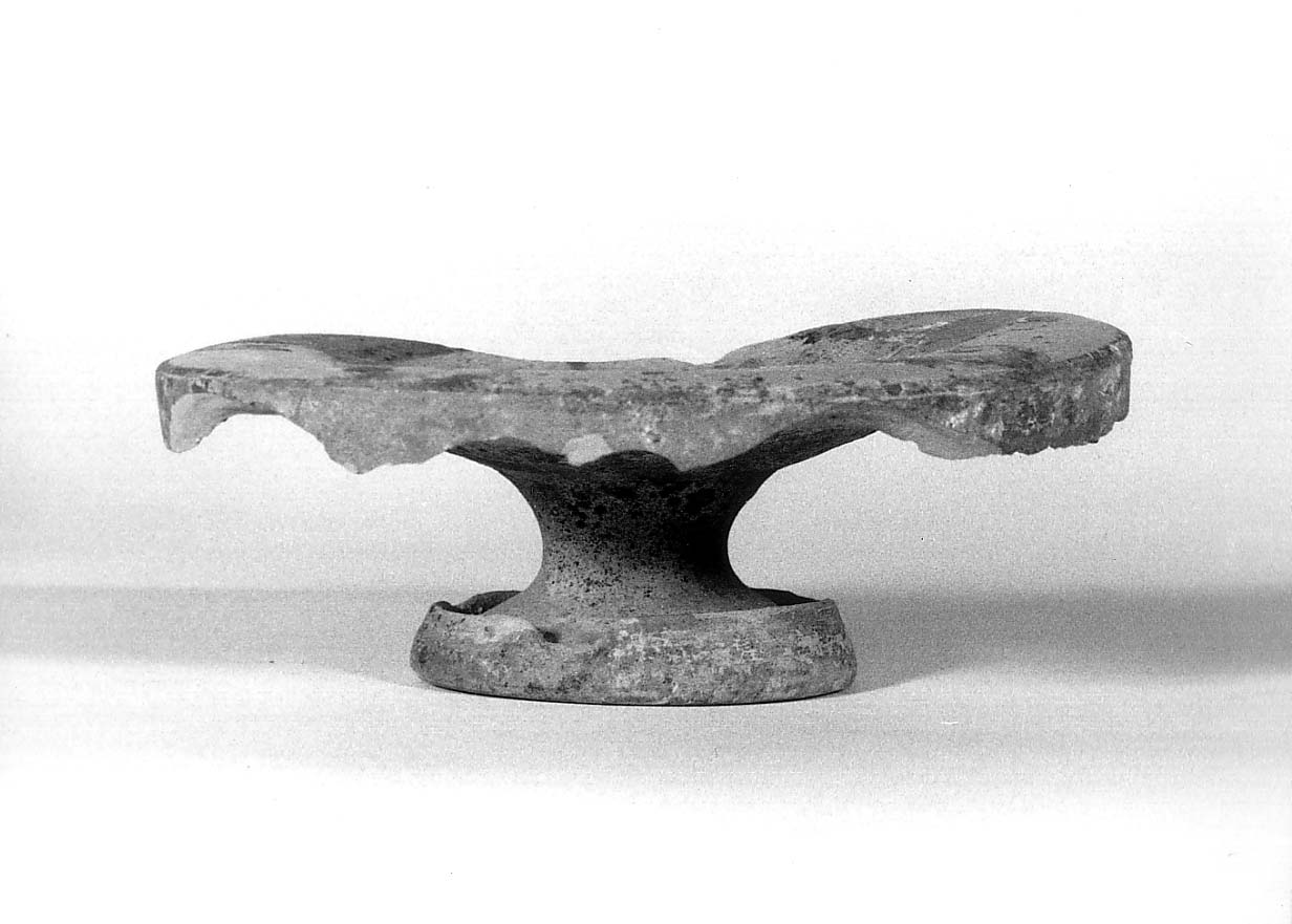 piattello su piede - produzione etrusca (seconda metà sec. IV a.C)