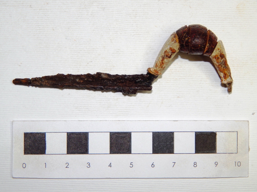 fibula, ad arco composito (prima metà del VI a.C)