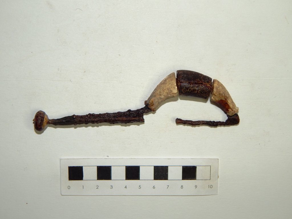 fibula, ad arco composito (metà del VI a.C)