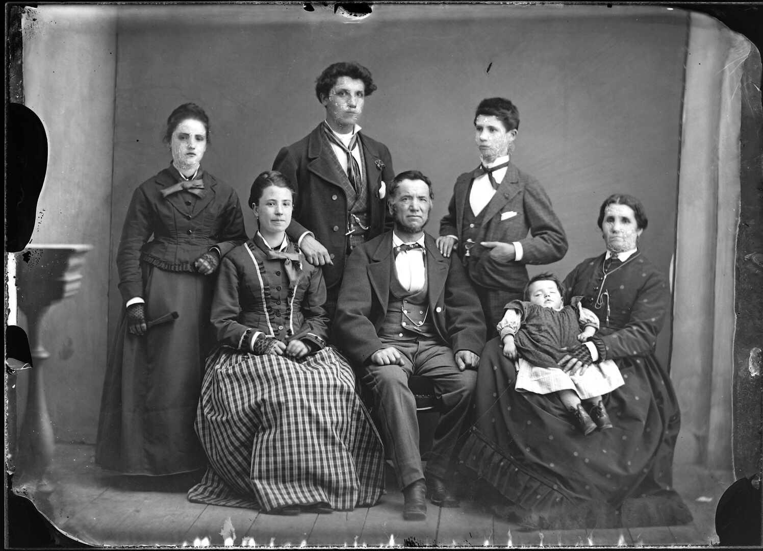 Ritratto di famiglia (Negativo) di Bert, Davide (Terzo quarto XIX)