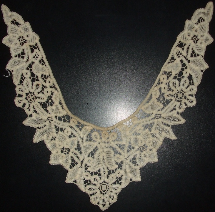 colletto - manifattura italiana (primo quarto sec. XX)