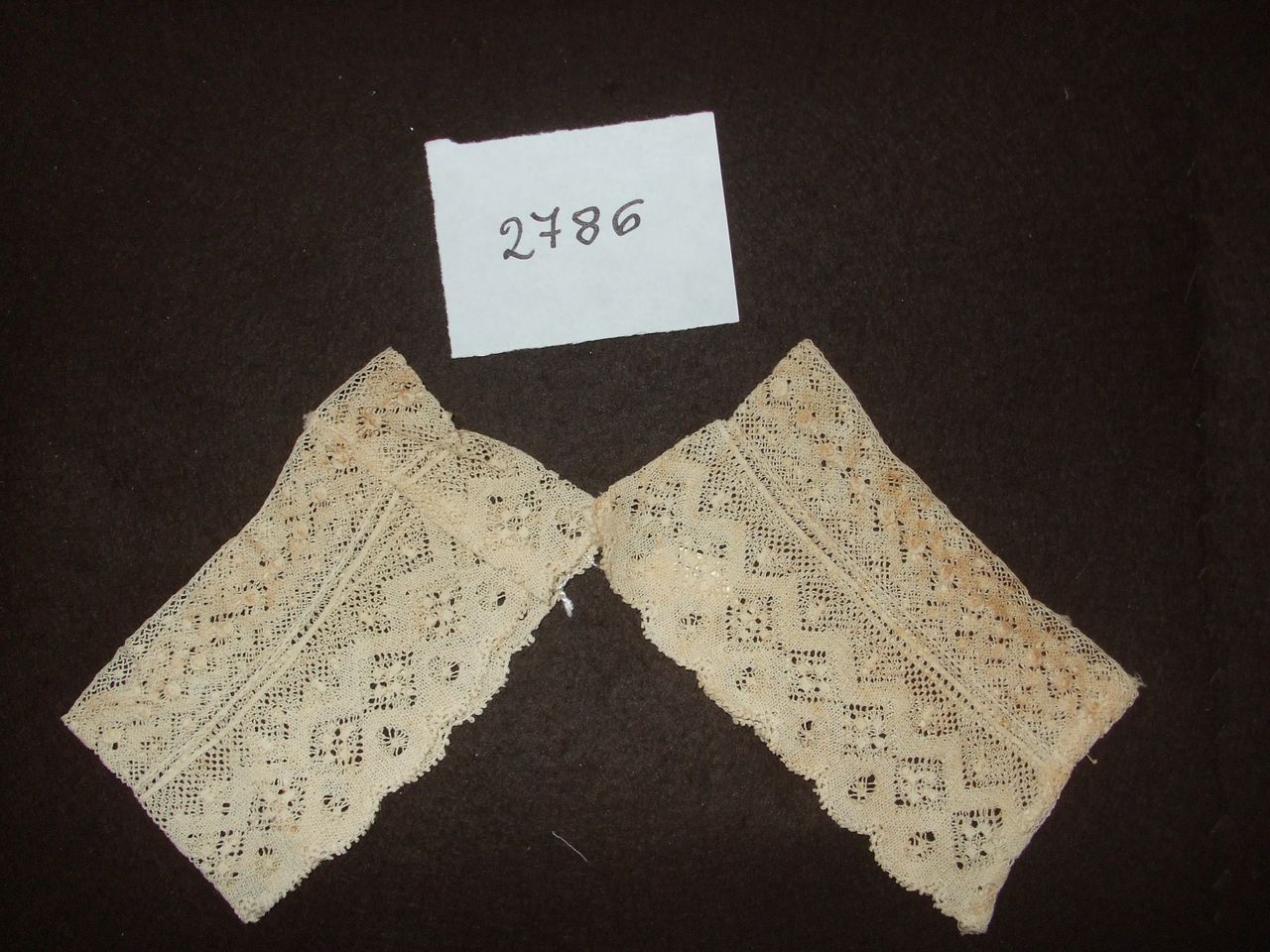 polsino, coppia - manifattura italiana (?) (ultimo quarto sec. XIX)