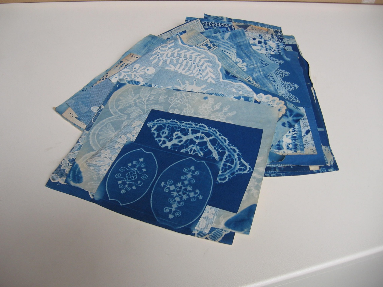 ricami e merletti (stampa, serie) - manifattura italiana (sec. XX)