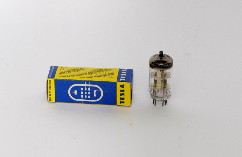 valvola elettronica di Tesla - produzione estera