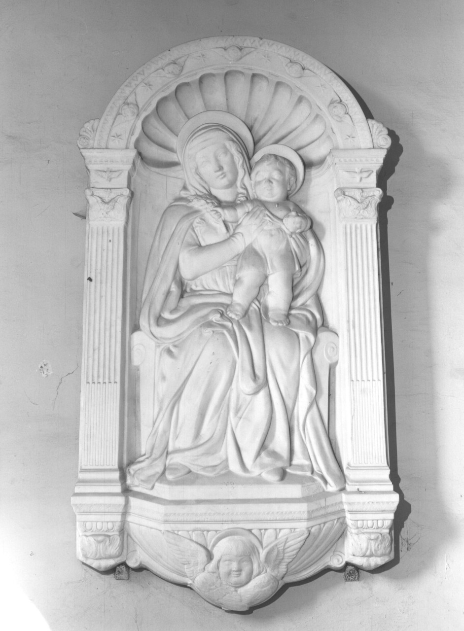 Madonna con Bambino (scultura) di Fagioli Attilio (sec. XX)