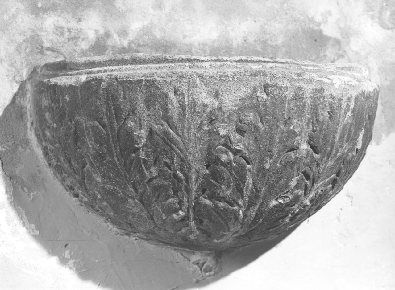 acquasantiera - da parete - manifattura toscana (secc. XV/ XVI)