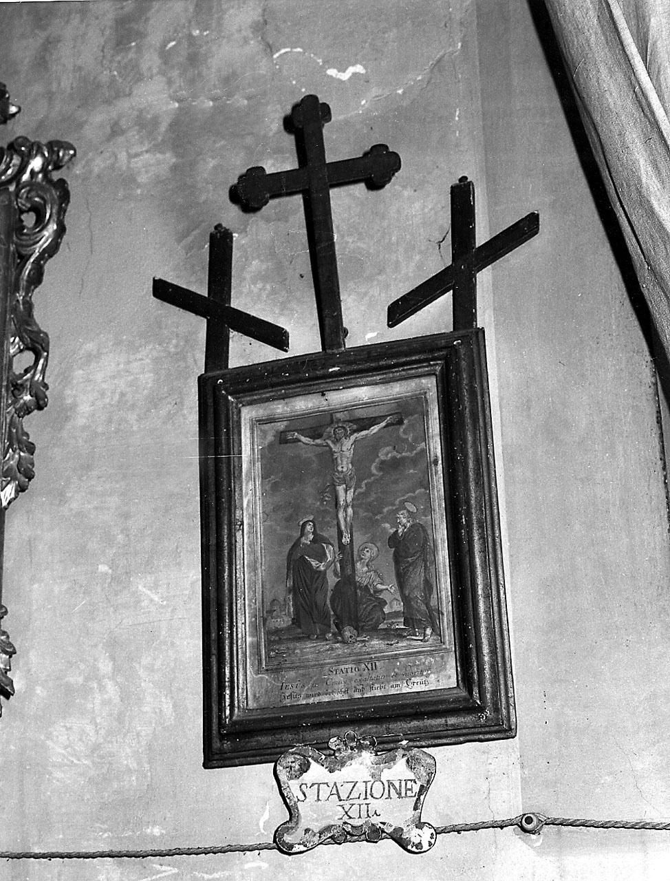 stazione XII: Gesù innalzato e morto in croce (stampa colorata a mano) - ambito tedesco (primo quarto sec. XVIII)