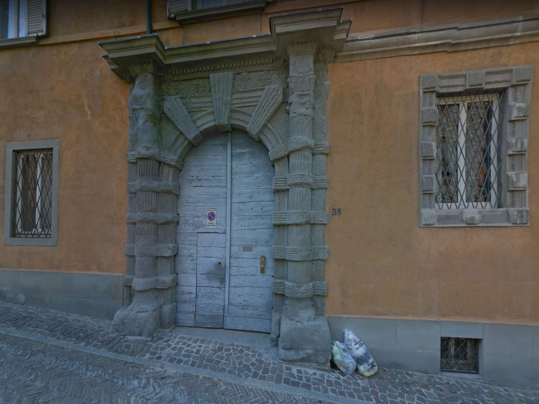 Portale nella casa già Parsi, al Pozzo Bianco (a) (portale) - Bergamo (BG) 