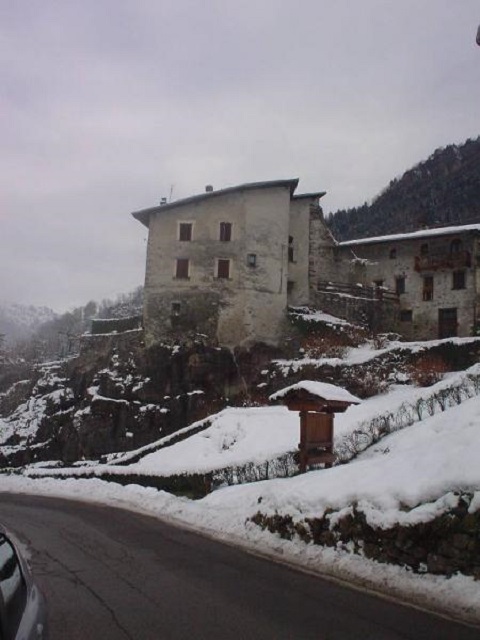 Torre medievale detta la Torre (castello) - Roncobello (BG) 