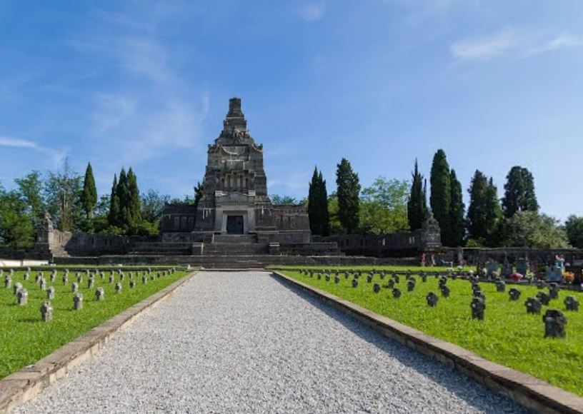 Mausoleo Crespi nel cimitero di Crespi d'Adda (mausoleo) - Capriate San Gervasio (BG) 