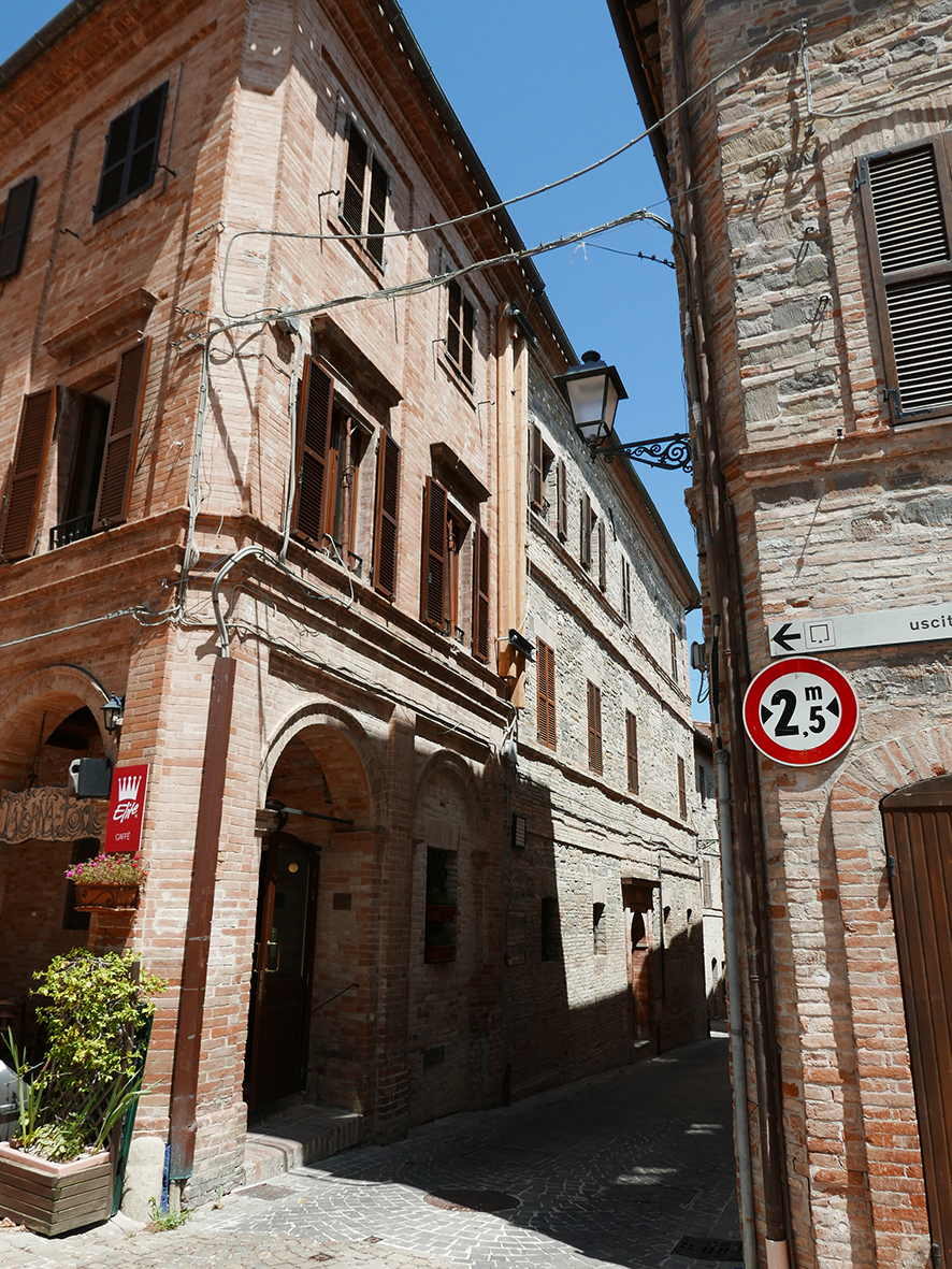 Palazzo del Comune (palazzo, comunale) - Belforte del Chienti (MC)  <br>Condizioni d'uso: <a class='link-esterno' href='https://docs.italia.it/italia/icdp/icdp-pnd-circolazione-riuso-docs/it/v1.0-giugno-2022/testo-etichetta-BCS.html' target='_bcs'>Beni Culturali Standard (BCS)</a>
