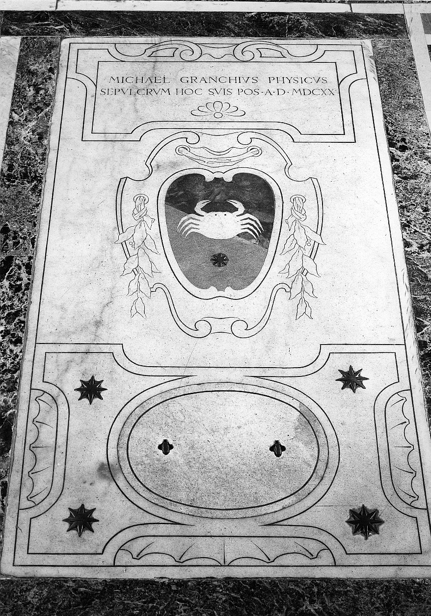 stemma gentilizio (lastra tombale) - bottega fiorentina (sec. XVII)