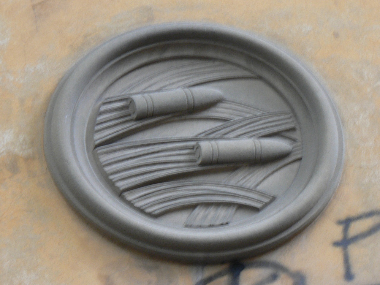 emblemi e armi (rilievo, serie) di Sabatini Rodolfo (attribuito) - bottega fiorentina (sec. XX)