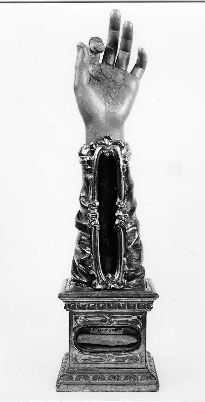 reliquiario antropomorfo - a braccio, serie - bottega toscana (secondo quarto sec. XVII)