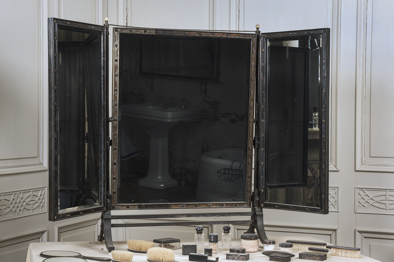 soggetto assente (specchiera, opera isolata) - ambito piemontese (primo quarto XX)