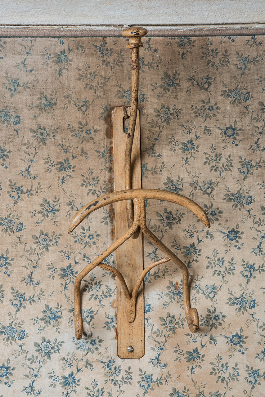 soggetto assente (porta abiti, opera isolata) - ambito piemontese (primo quarto XX)