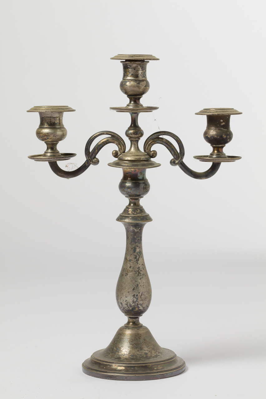 soggetto assente (candelabro, coppia) - ambito italiano (fine sec. XIX)