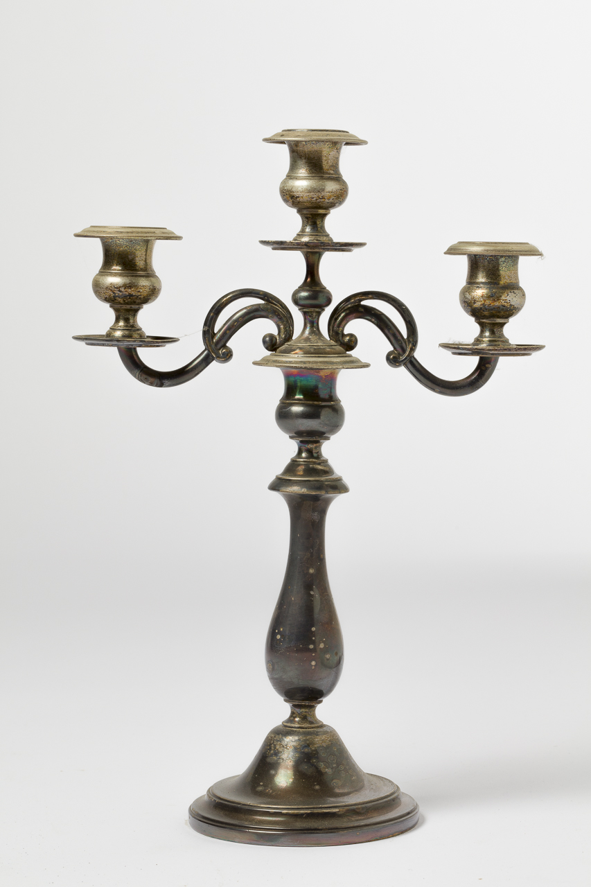 soggetto assente (candelabro, coppia) - ambito italiano (fine sec. XIX)