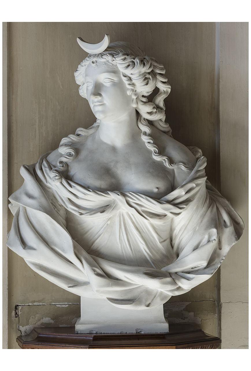 Maria Giovanna Battista di Savoia - Nemours in sembianze di Diana (Busto, coppia) - produzione piemontese (prima metà sec. XX)