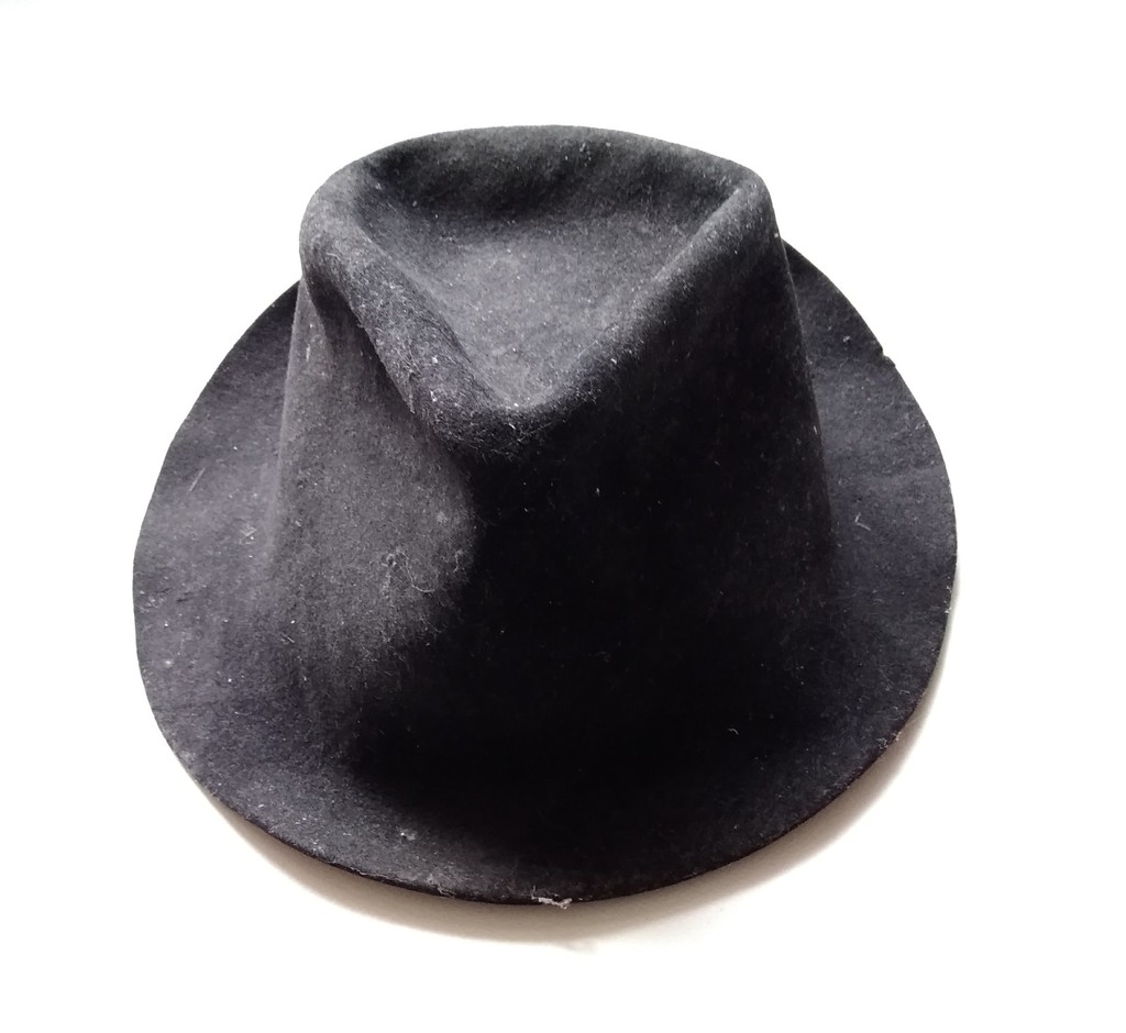 Cappiello (Cappello, Copricapo, STRUMENTI E ACCESSORI/ AGRO-SILVO-PASTORALI)