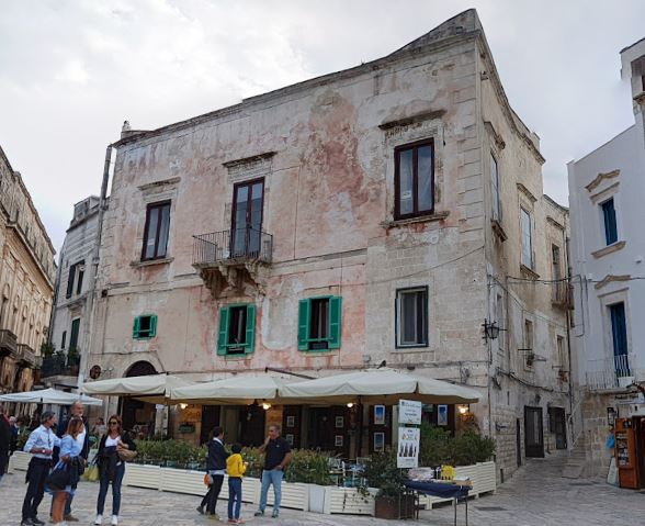 [Palazzetto in Piazza Vittorio Emanuele, 33] (palazzetto) - Polignano a Mare (BA) 