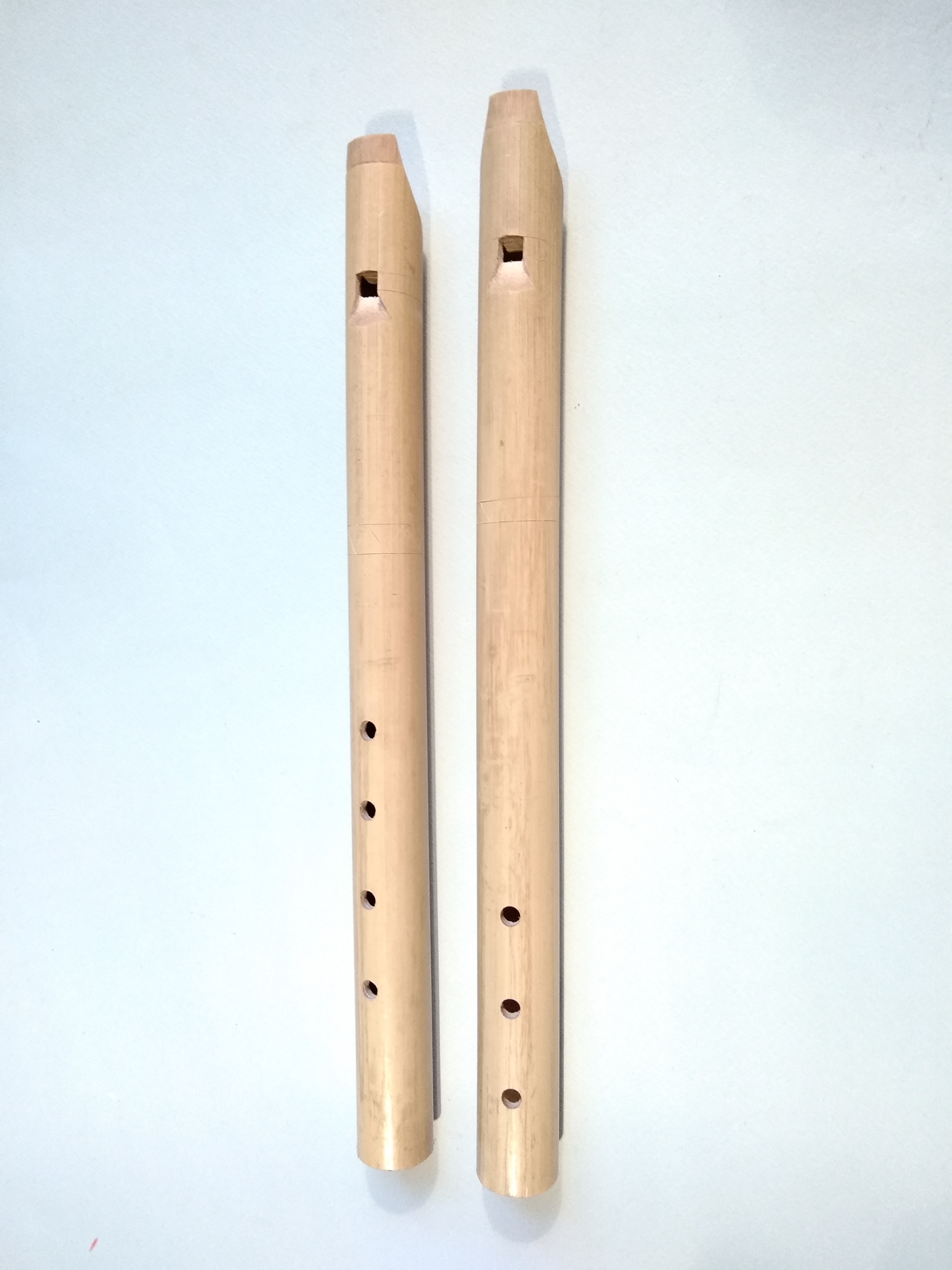 "iscari" (doppio flauto a becco) (primo quarto sec XXI)