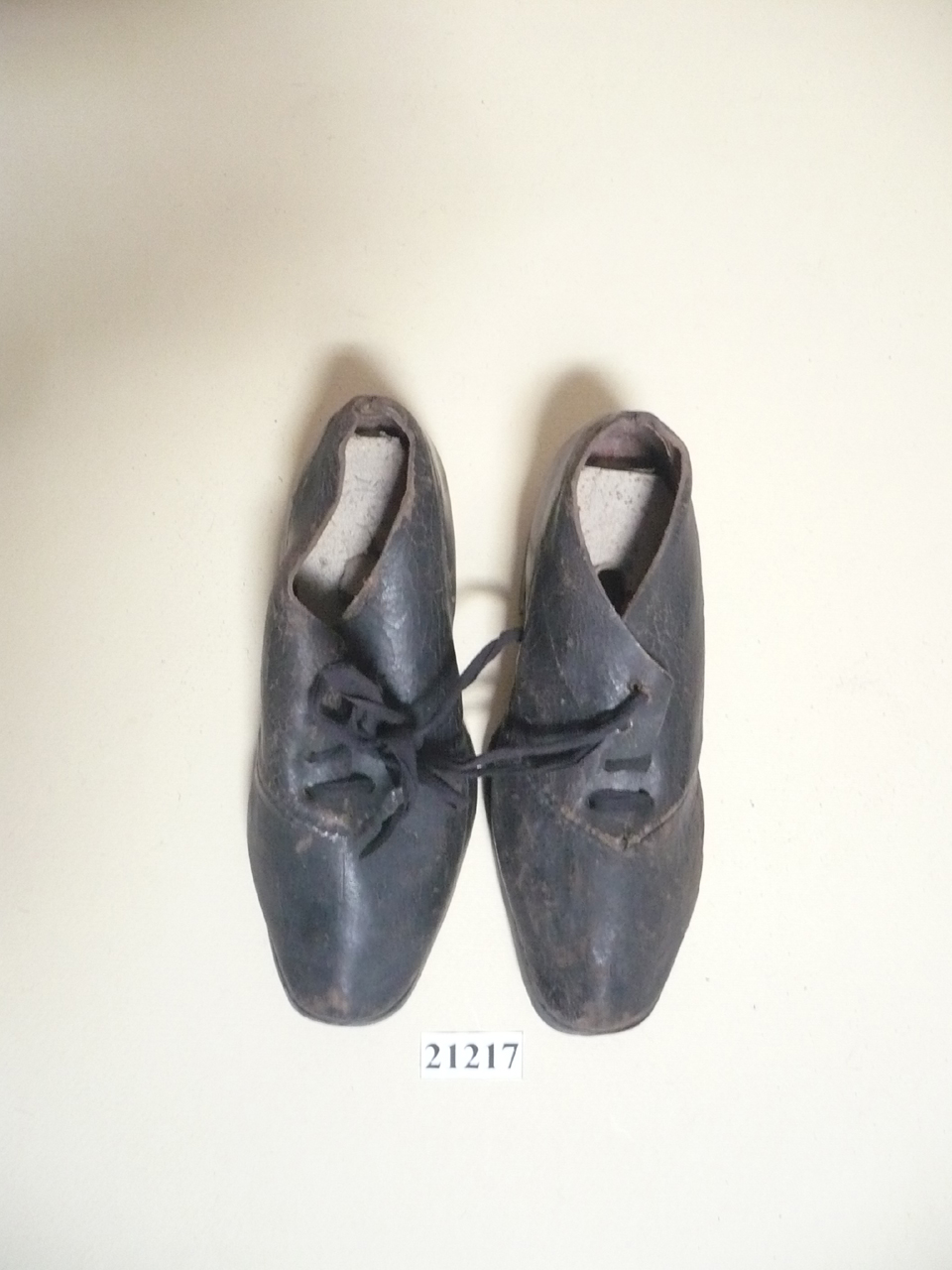 Scarpe - Costume femminile di Carpinone, ABBIGLIAMENTO E ORNAMENTI DEL CORPO/ CALZATURE