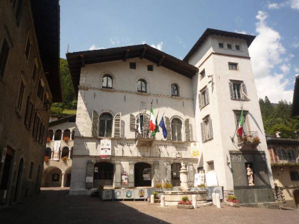 Palazzo Comunale già Milesi (palazzo) - Gromo (BG) 