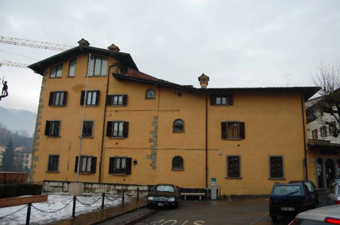 Palazzo Galizzi (casa, parrocchiale) - Leffe (BG) 