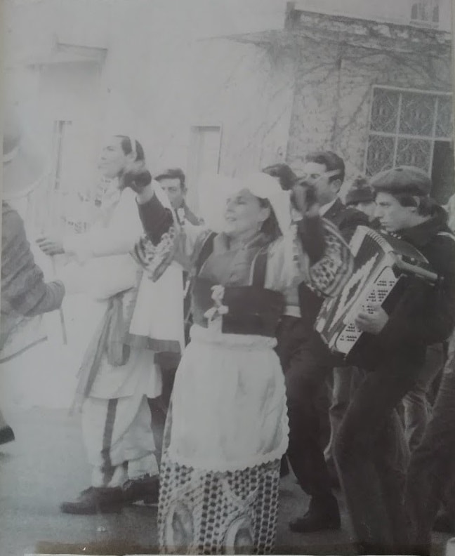 Ripresa fotografica del carnevale di Montemarano del 1970 (positivo) di Generoso D'Angese (seconda metà XX)